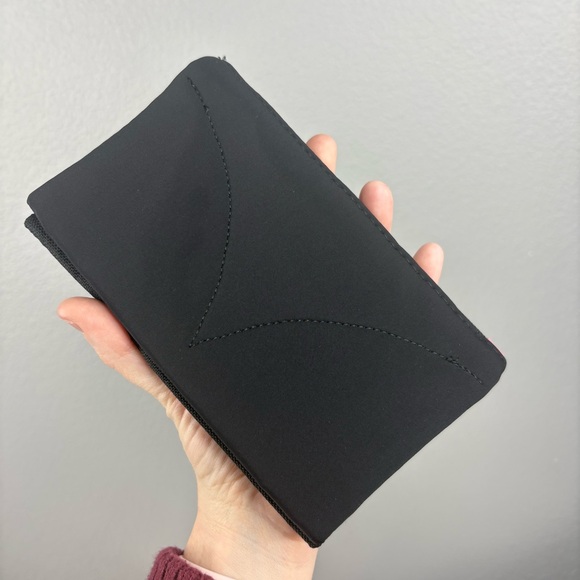 Buddy Pouch Magnetic Phone & Essentials Holder - Picture 3 of 7